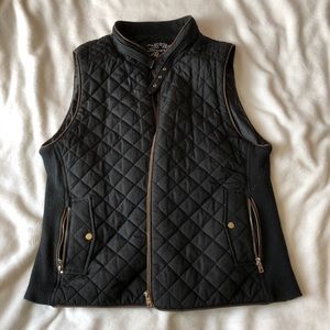 Black puffer vest w/ brown trim.